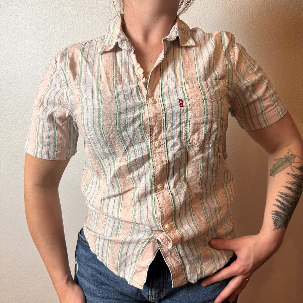 Levi’s Collard Stripped Button Down Pink Pastel Short Sleeve Size Small